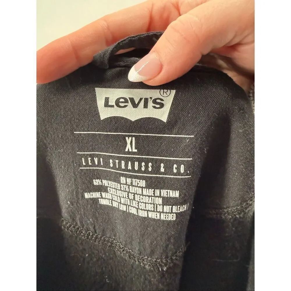 Levi’s Men’s Super Soft black sweater XL